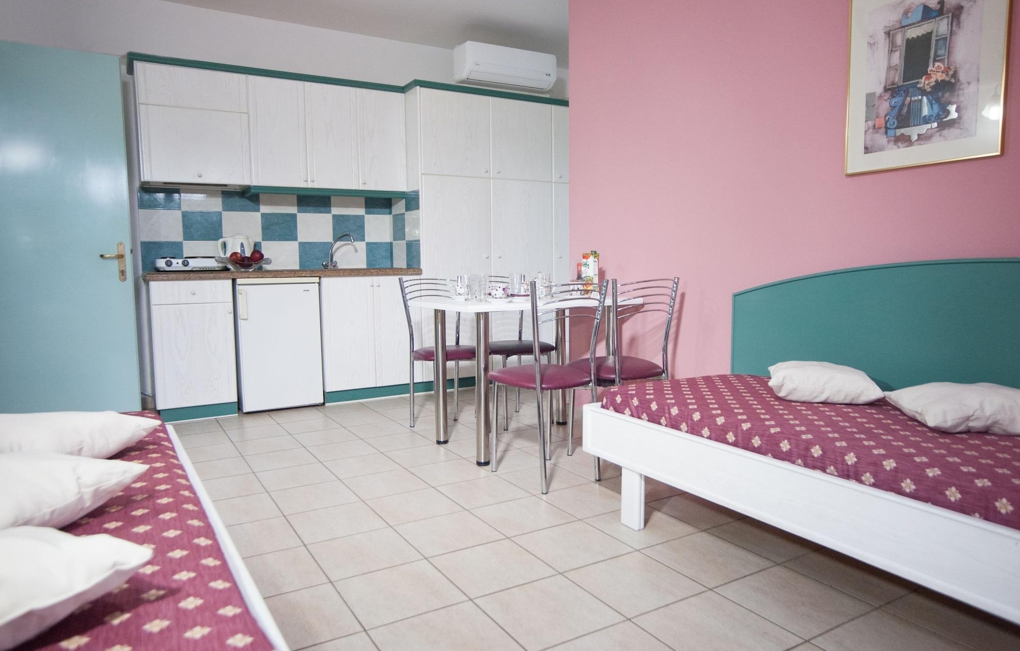 Theoni Apartments Малиа Екстериор снимка