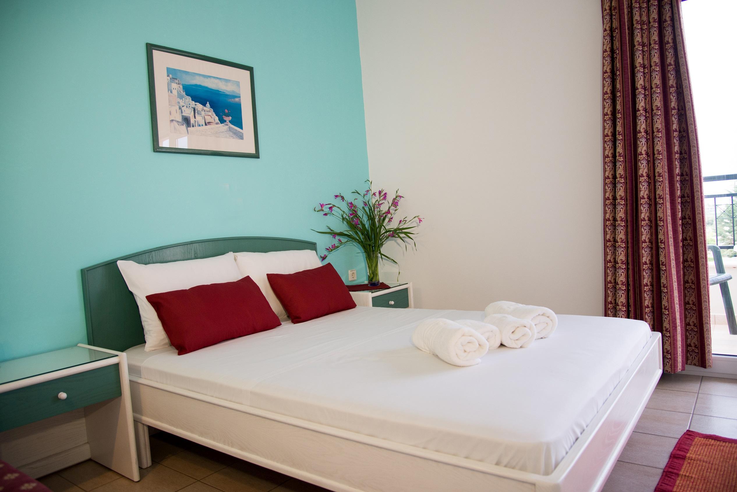 Theoni Apartments Малиа Екстериор снимка