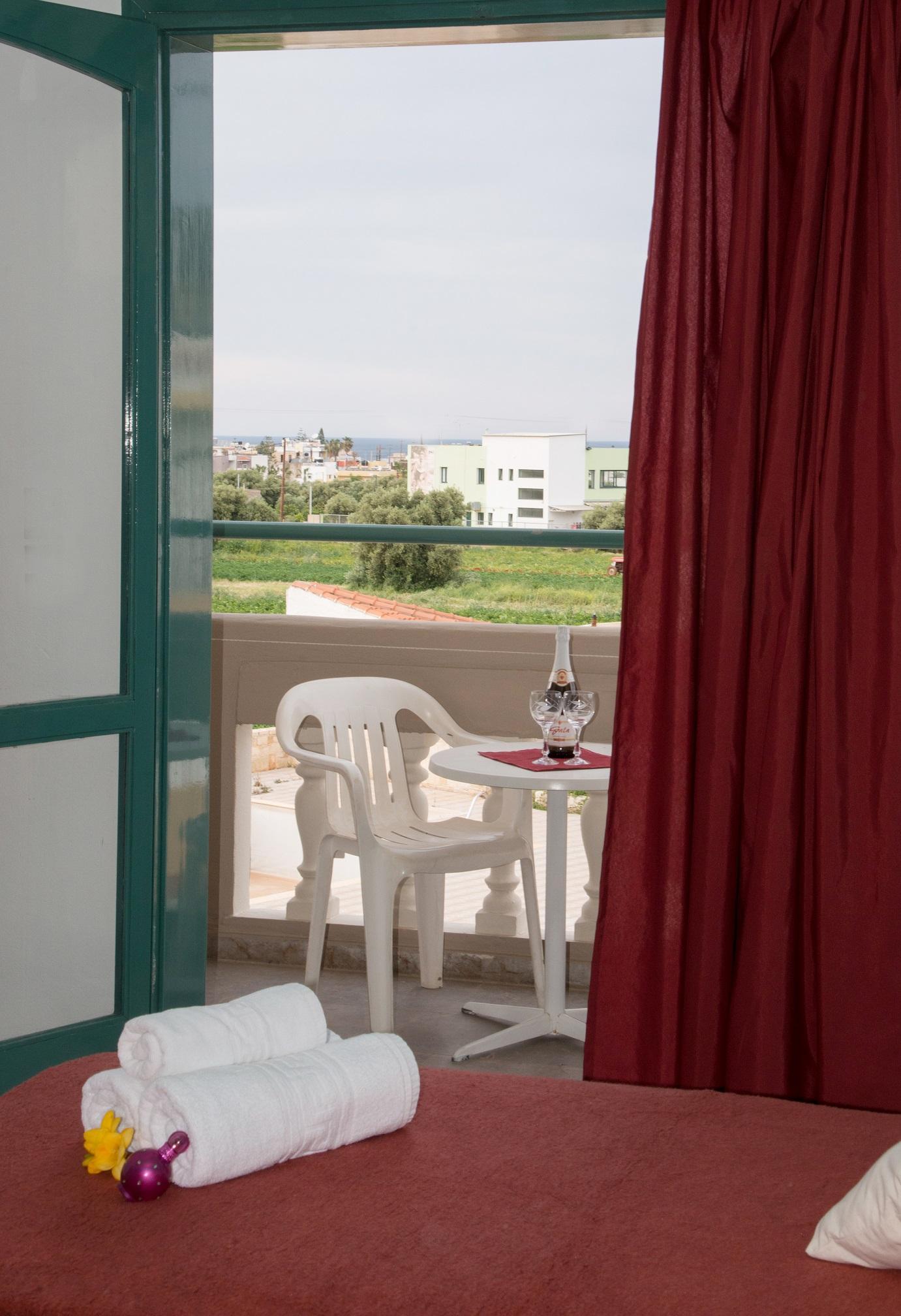 Theoni Apartments Малиа Екстериор снимка