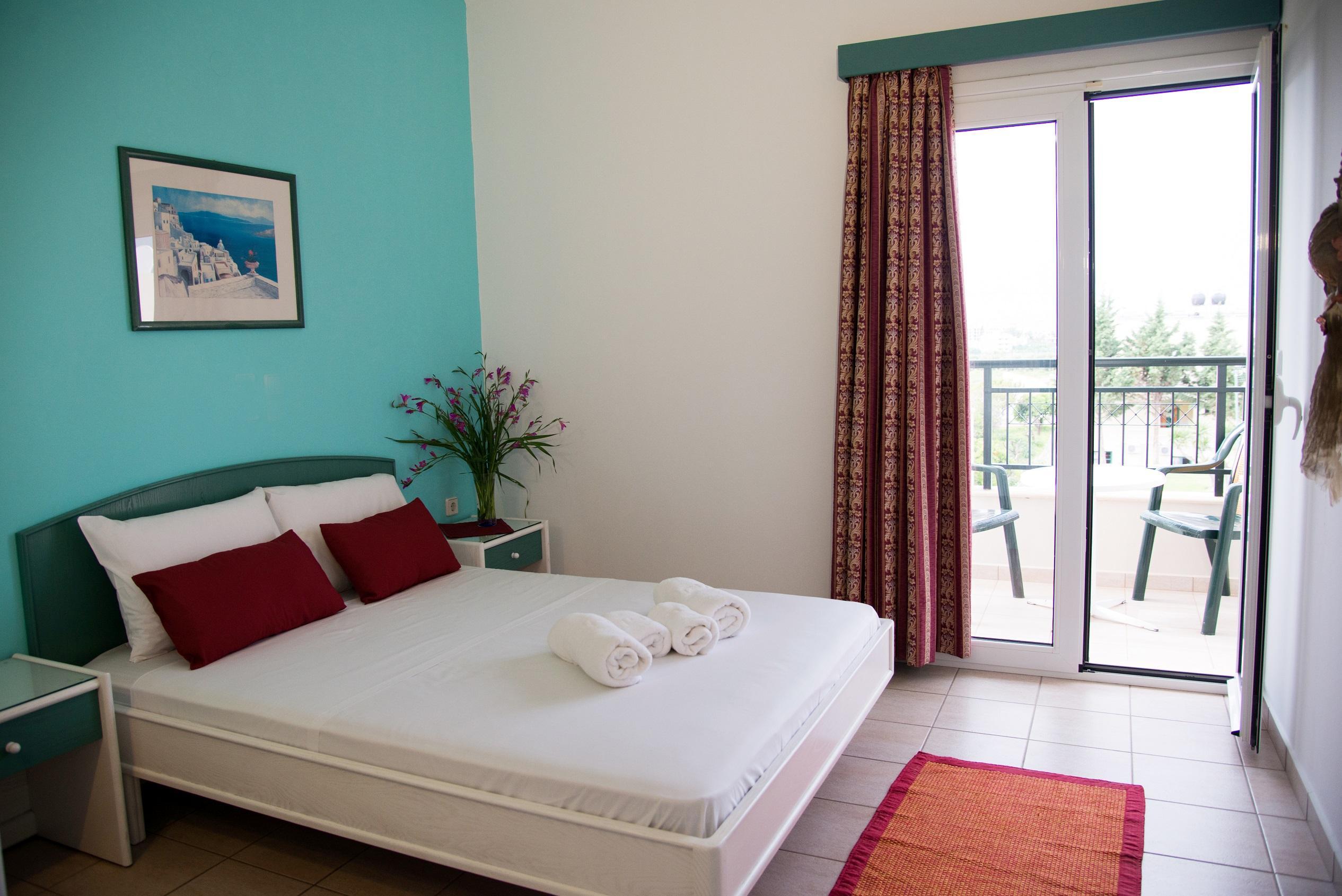 Theoni Apartments Малиа Екстериор снимка