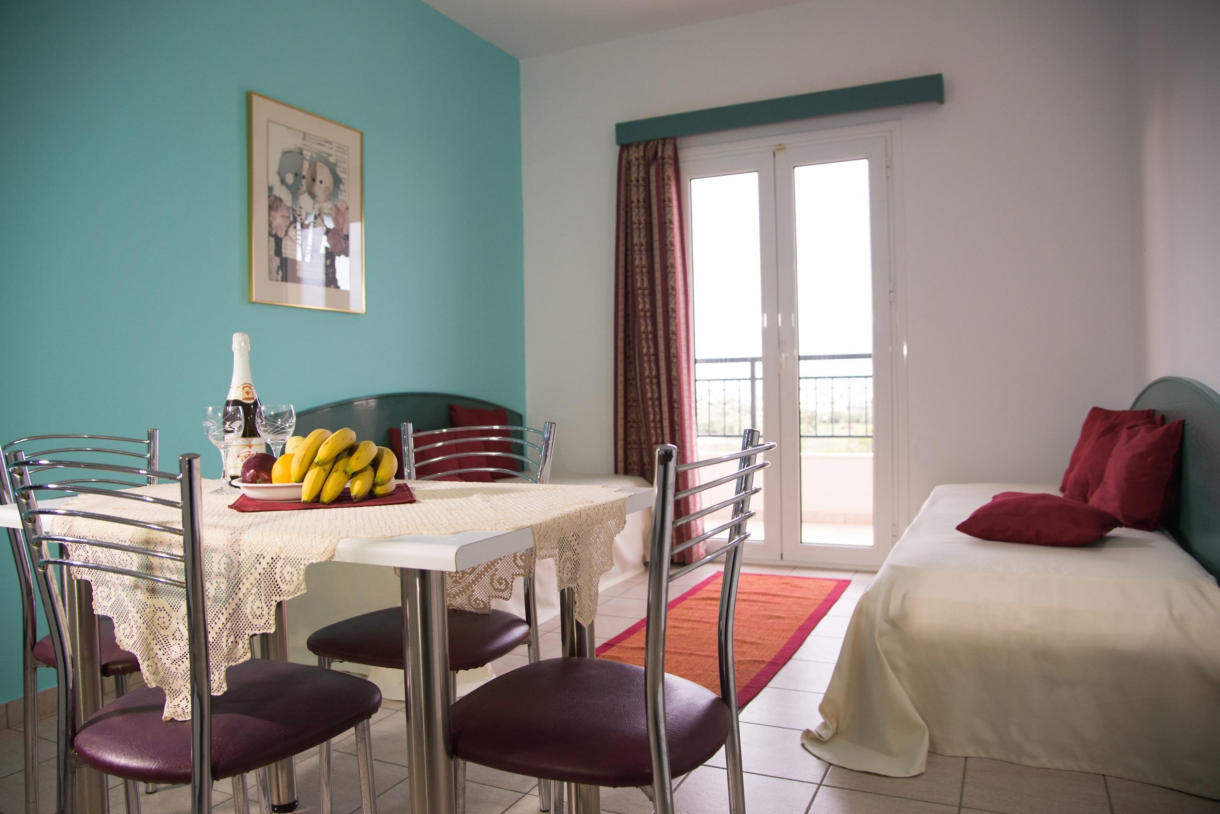 Theoni Apartments Малиа Екстериор снимка
