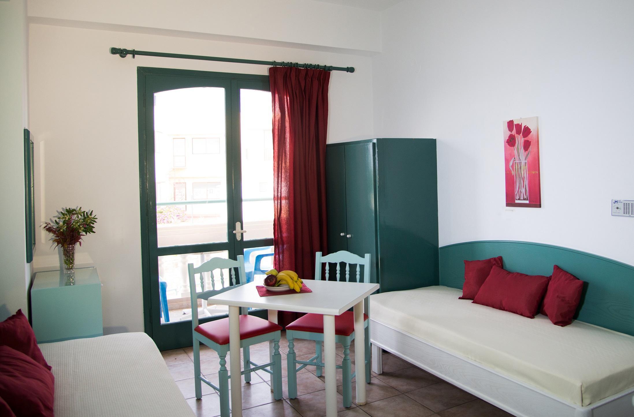 Theoni Apartments Малиа Екстериор снимка