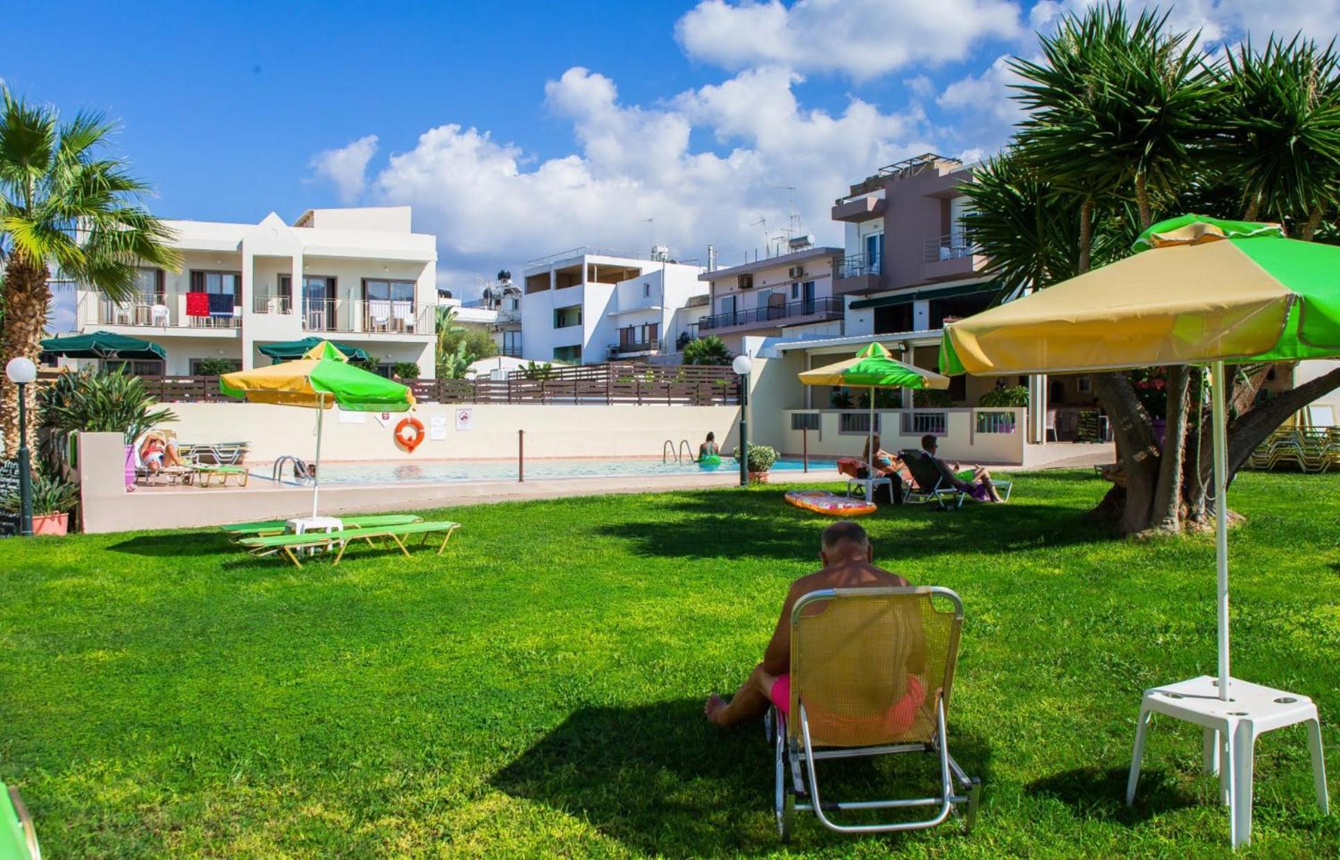 Theoni Apartments Малиа Екстериор снимка