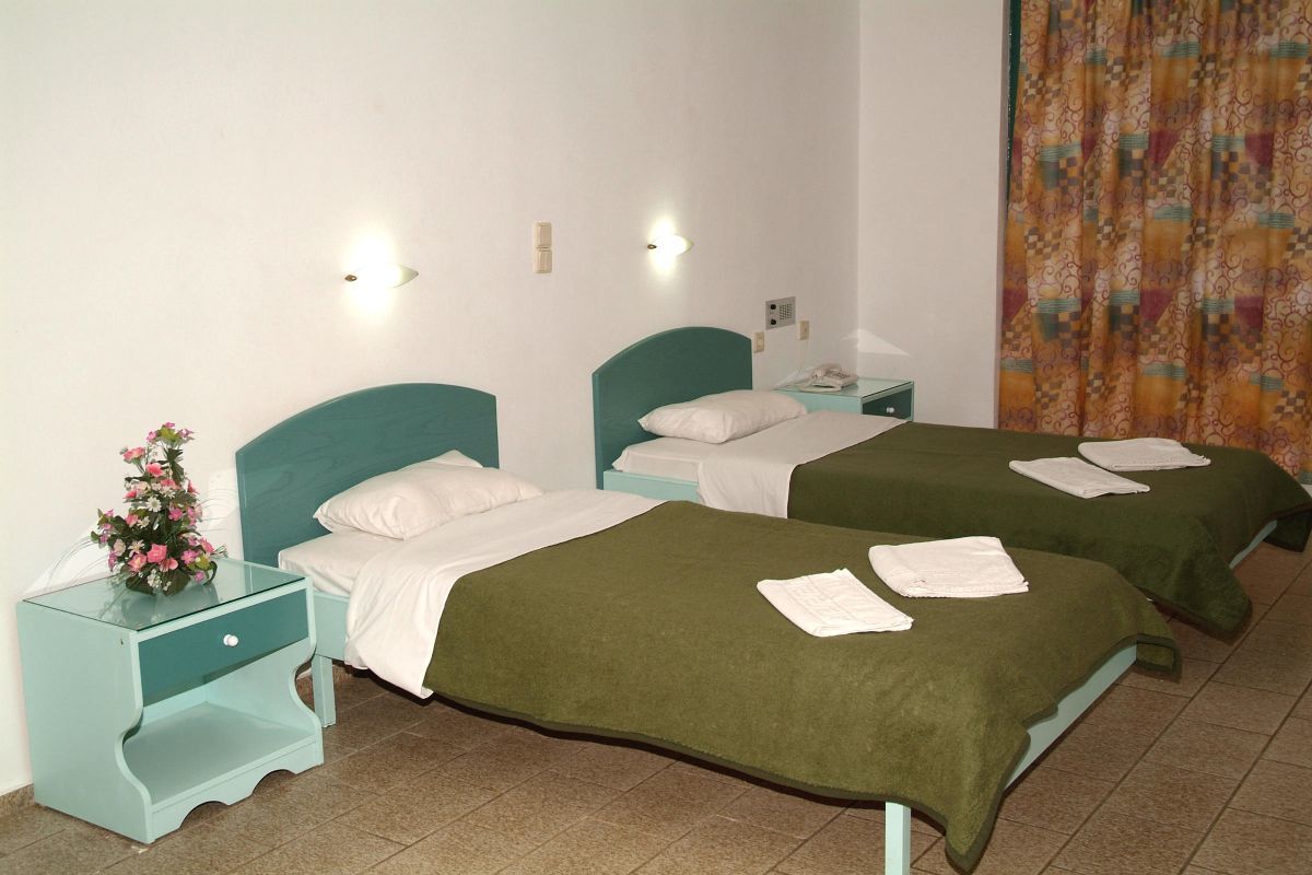 Theoni Apartments Малиа Екстериор снимка