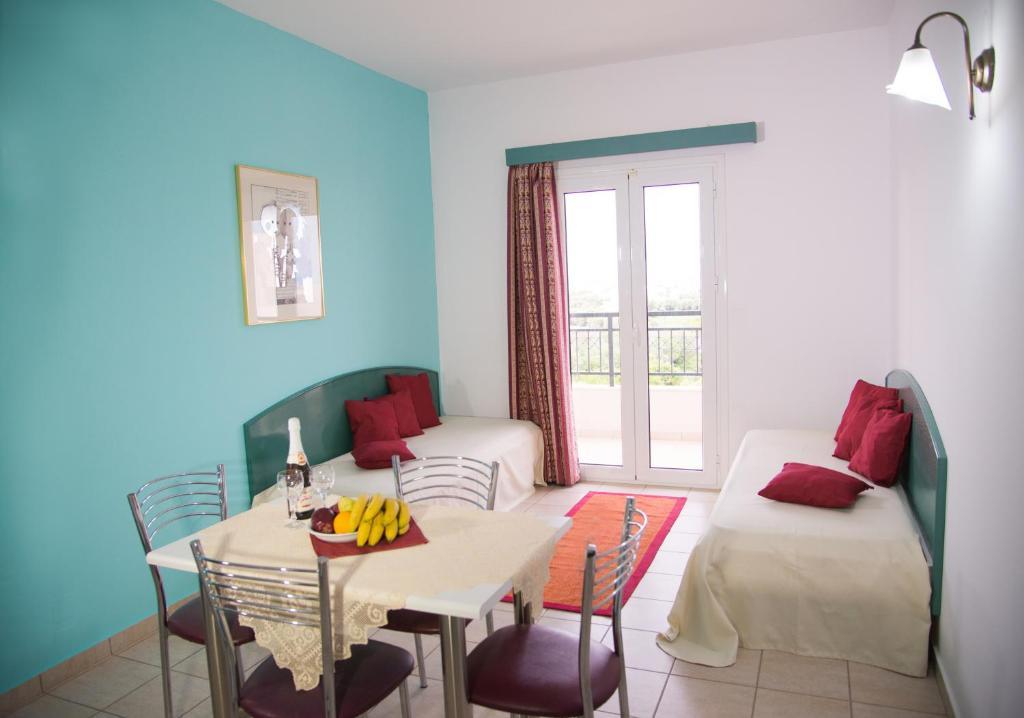 Theoni Apartments Малиа Екстериор снимка