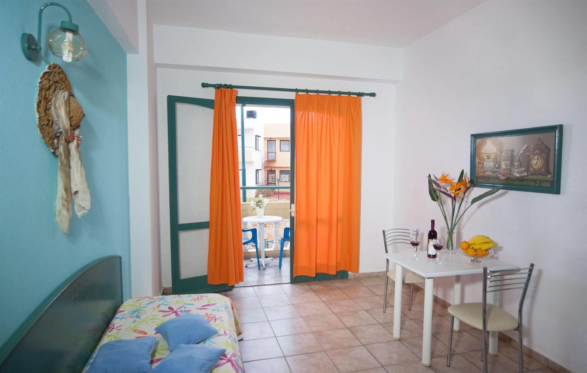 Theoni Apartments Малиа Екстериор снимка